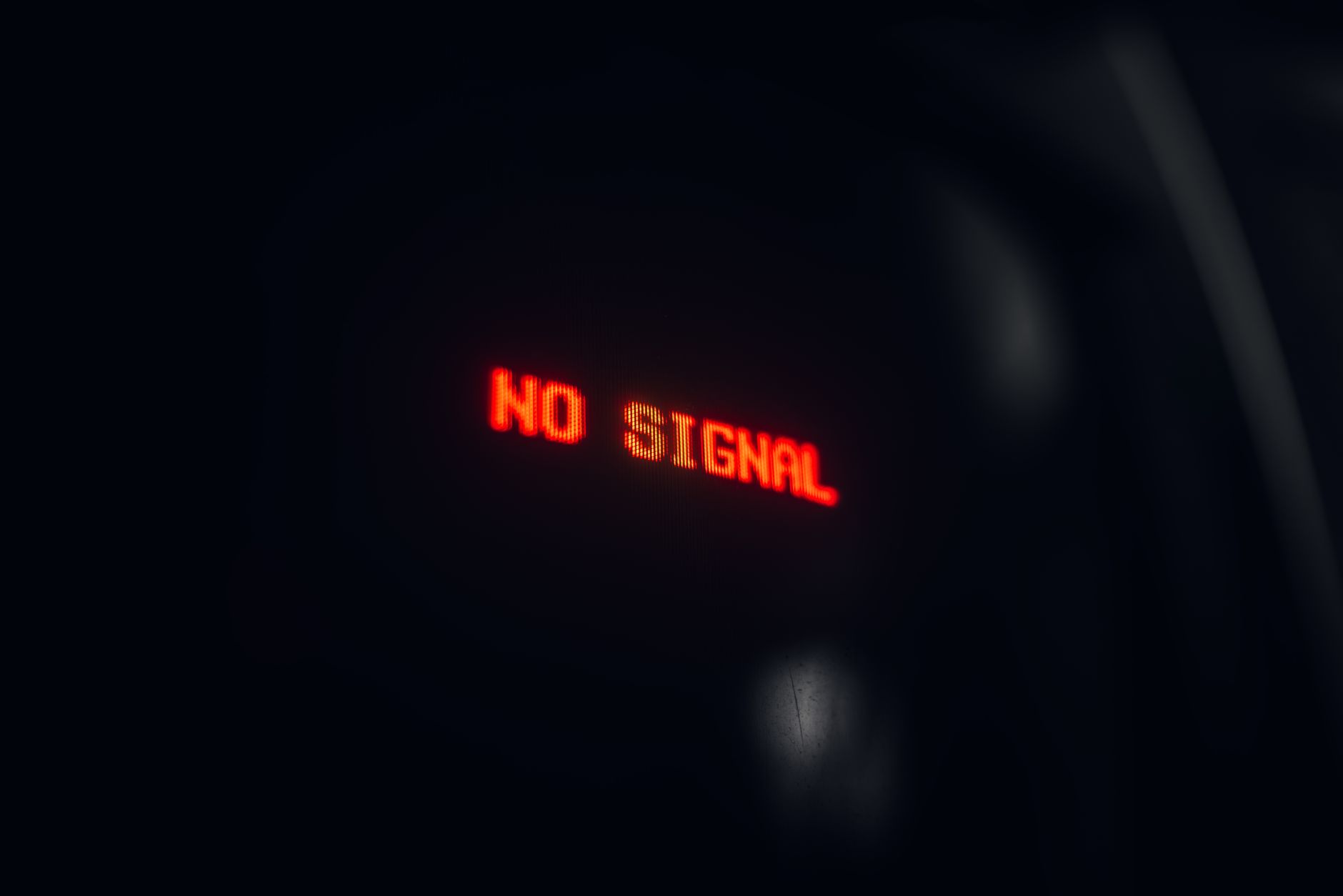 A “no signal” error screen — a broken WordPress site being diagnosed