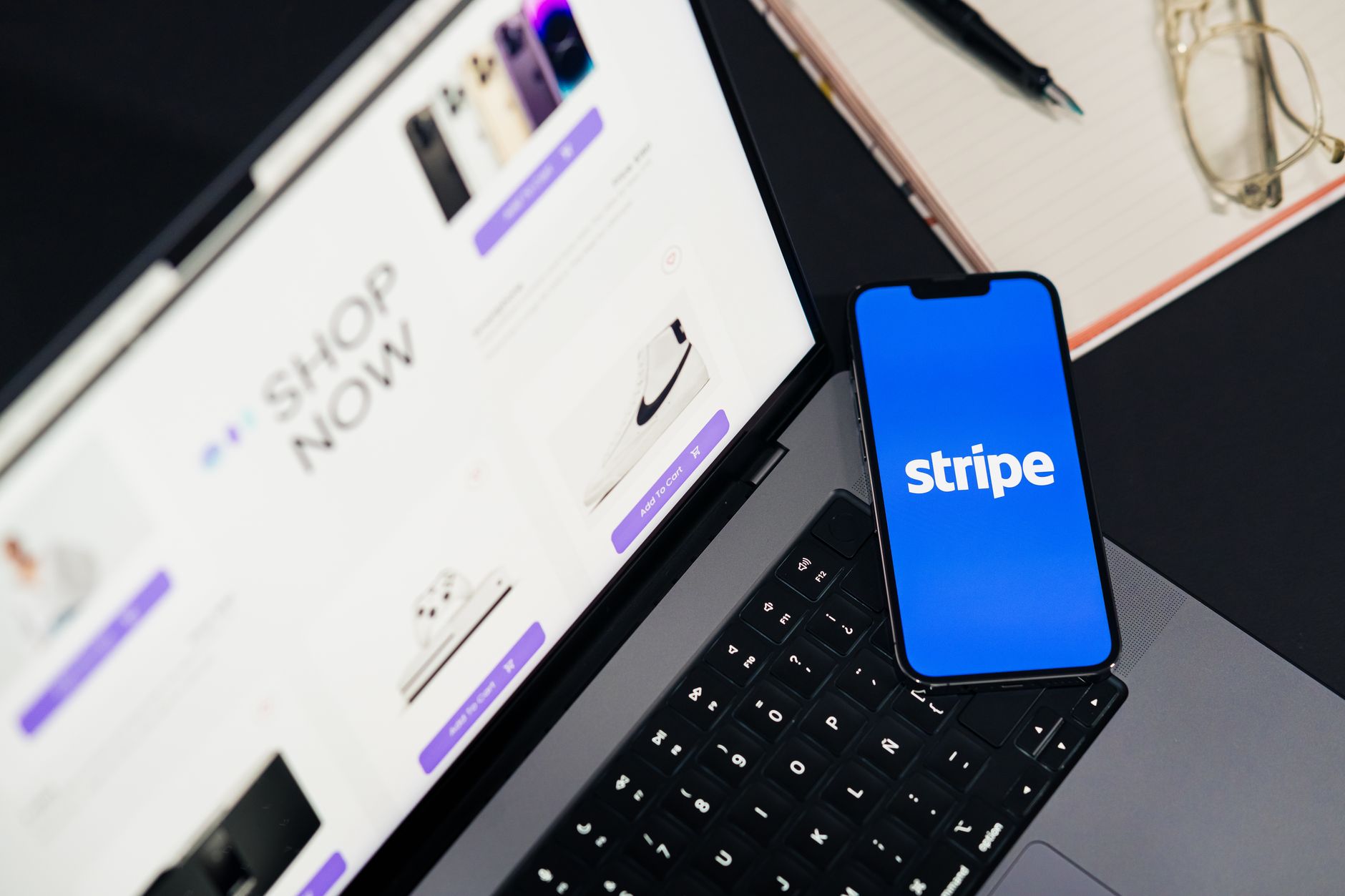 A customer checking out on a WooCommerce store from a laptop